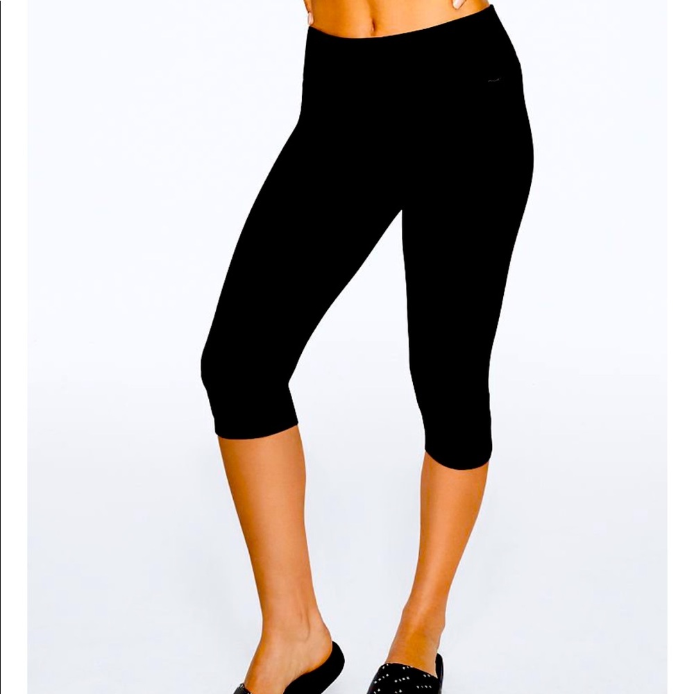PINK Black Cropped Leggings